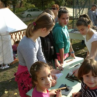 Kézműves, bőr könyvjelző készítése