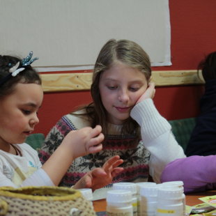 Kézműves, gyöngy karkötő készítése