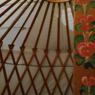 A kis jurta belülről