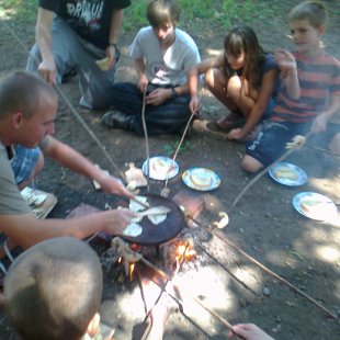 Szalonnasütés és népdaltanulás