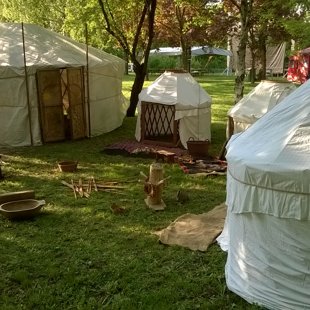 Jurtafalu játékokkal