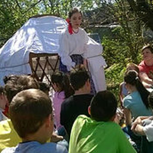 Mesemondás a kis jurtánál