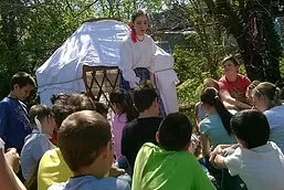 Mesemondás a kis jurtánál